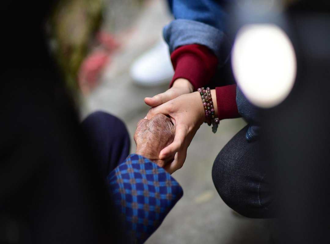 Using Moving Love GIFs Creatively